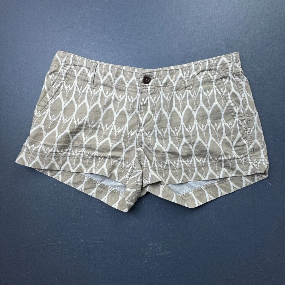 The North Face Women's Size 4 Beige Hiking Shorts Geometric Print Outdoor Trail